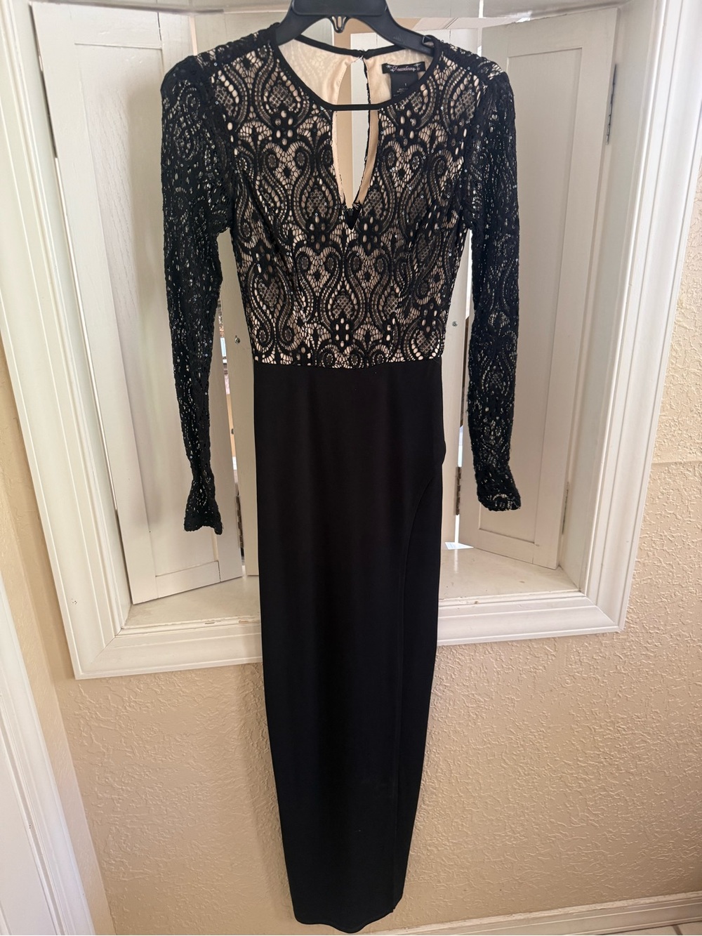 Xtraordinary Black Lace Long-Sleeve Evening Gown